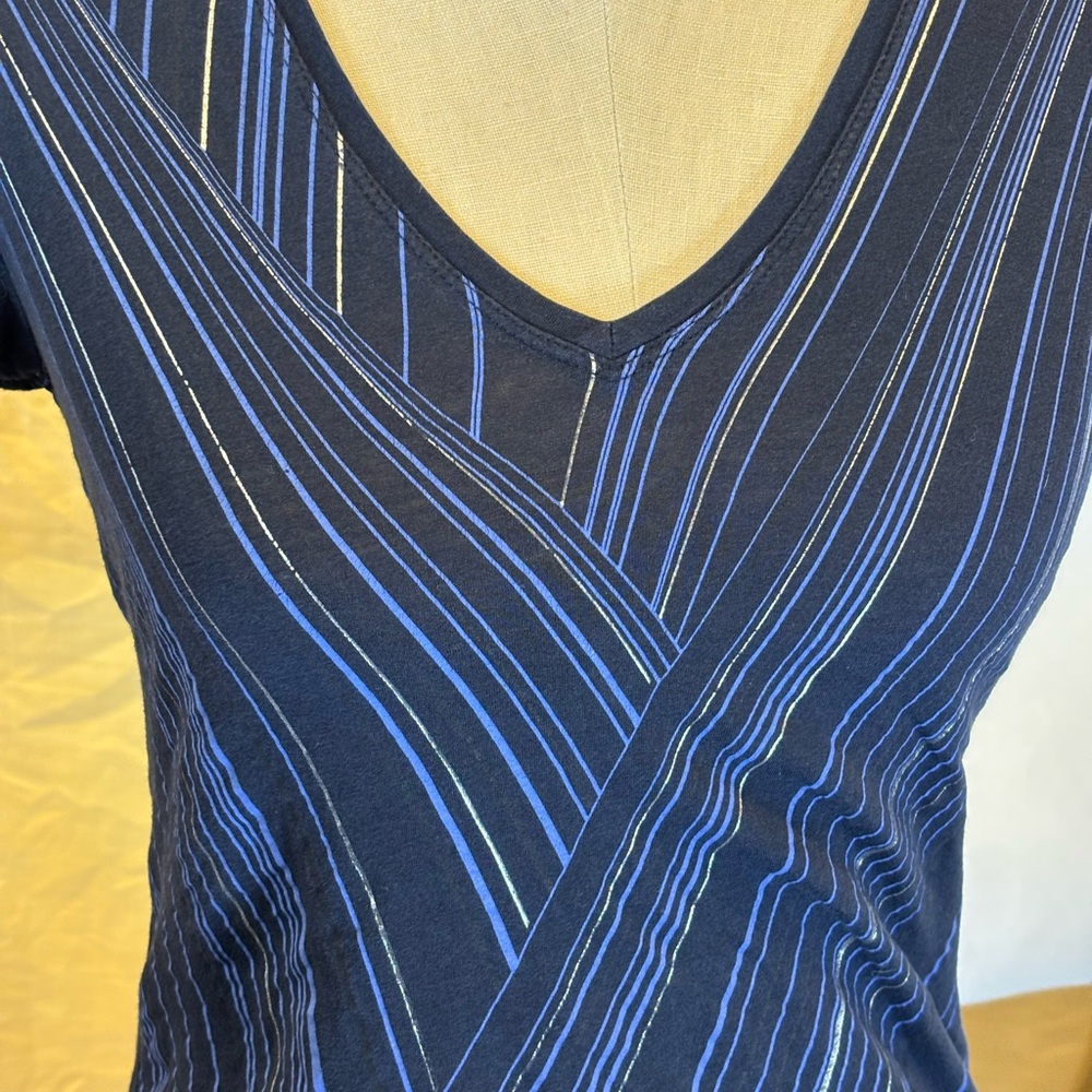 Tahari‎ Dark Blue V-Neck Top with Linear Design